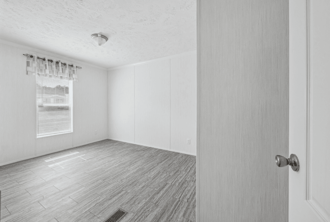 Md-62-32 bedroom home features