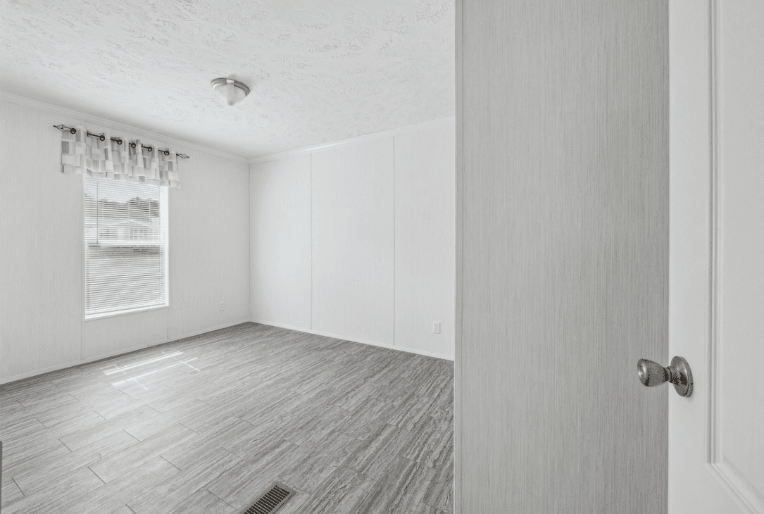Md-62-32 bedroom home features