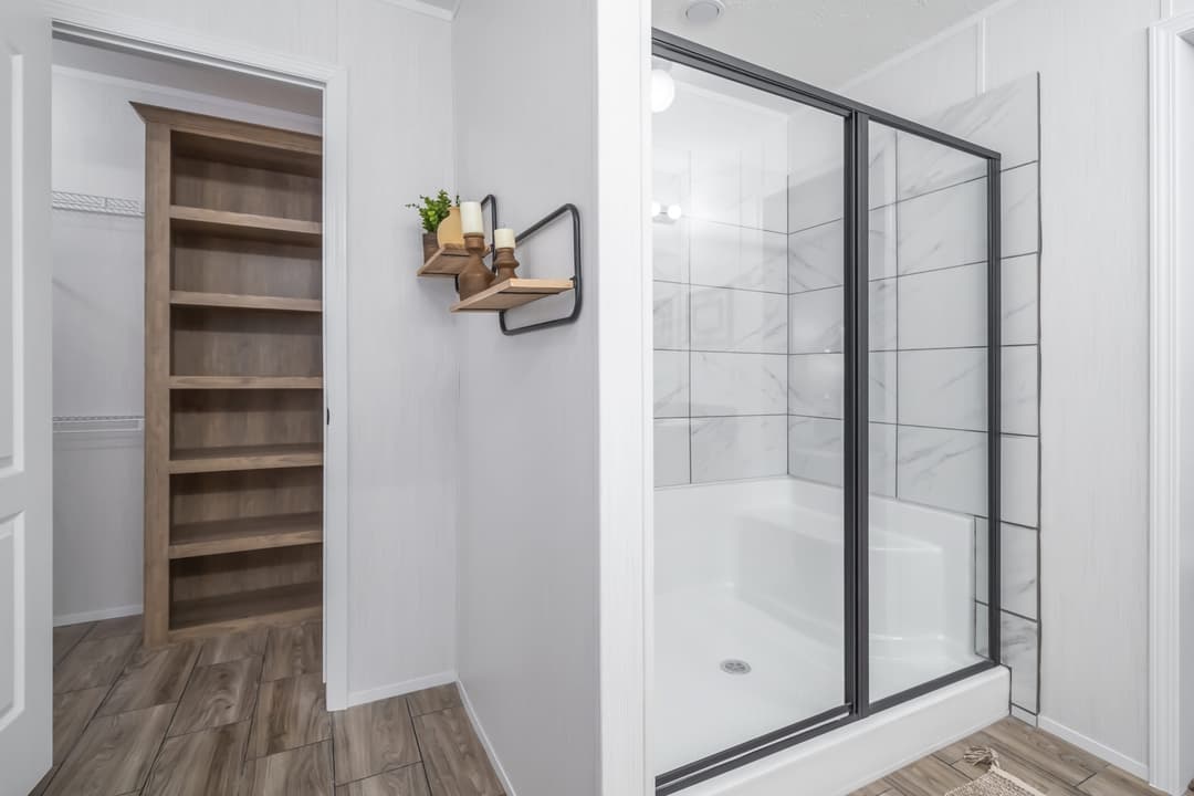Md-56-32 bathroom home features