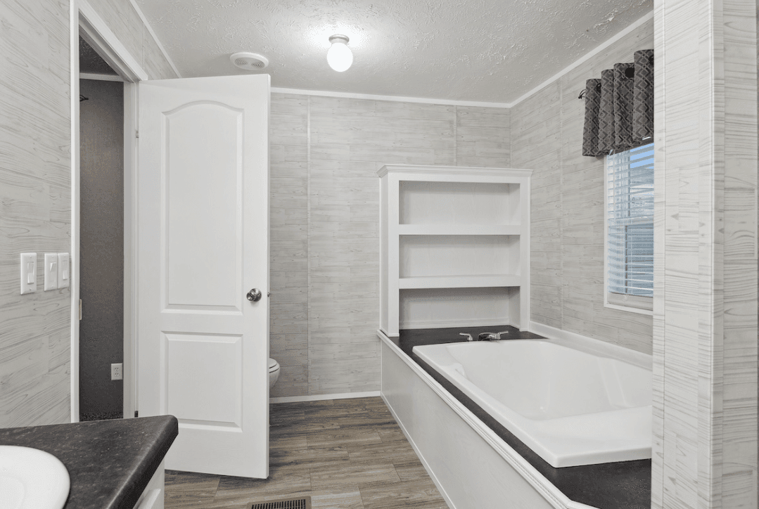 Md-116 bathroom home features