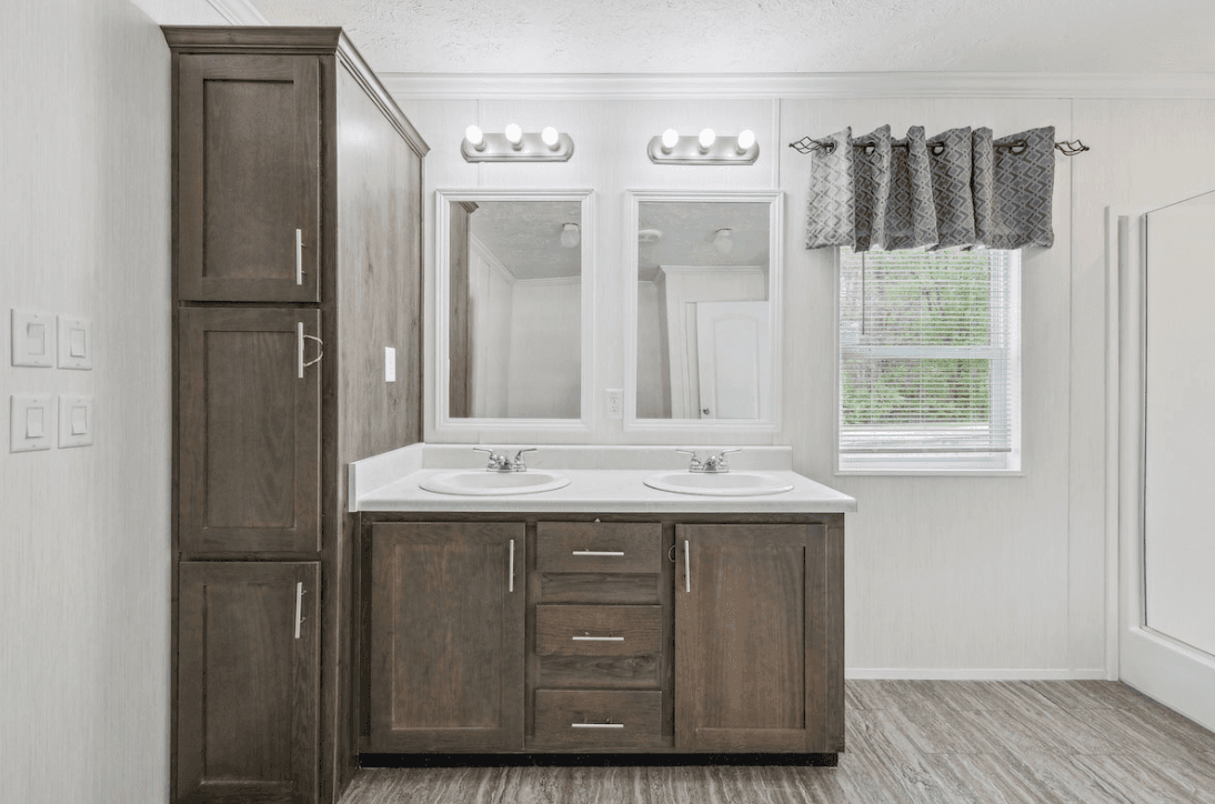 Md-62-32 bathroom home features