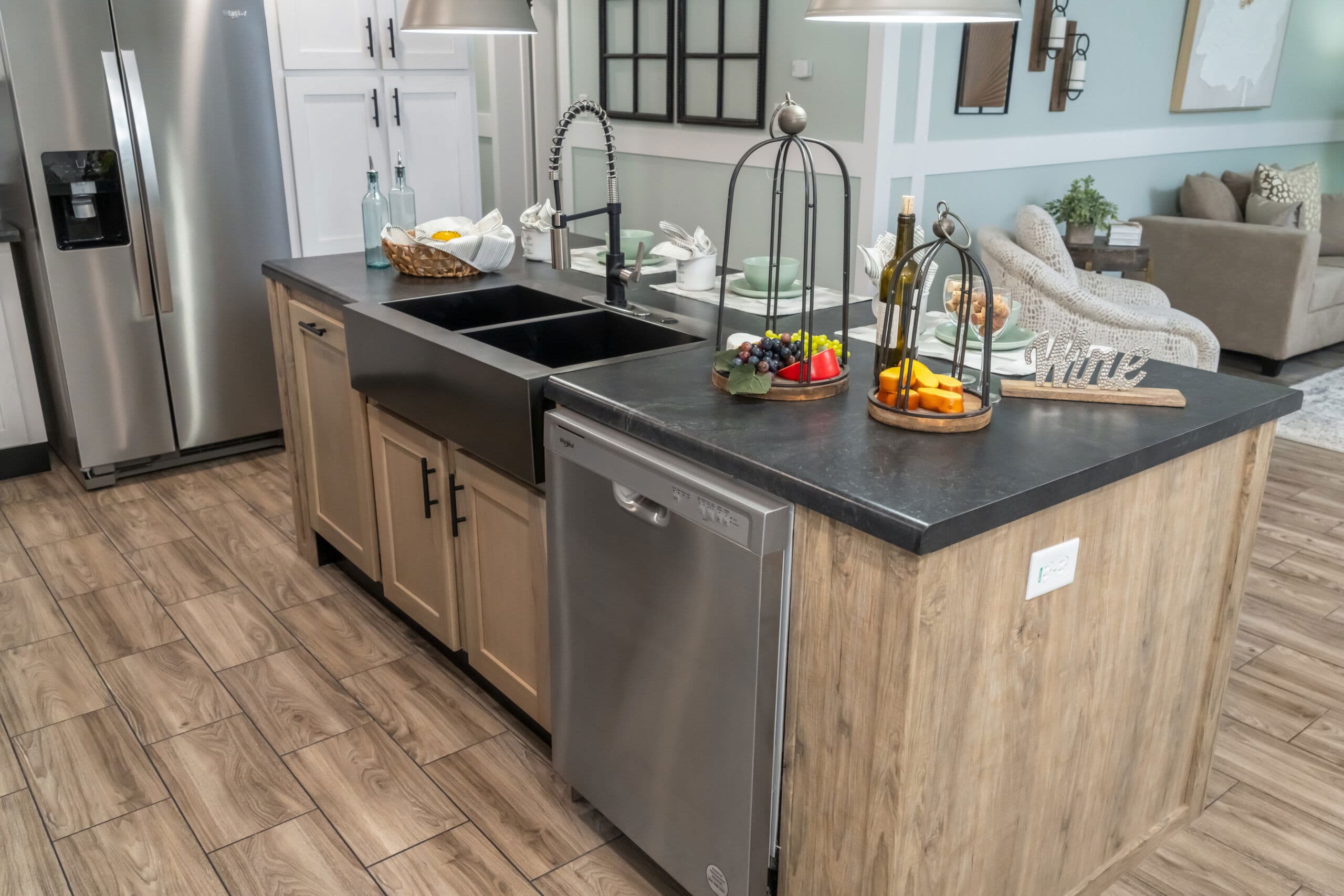 Md-56-32 kitchen home features