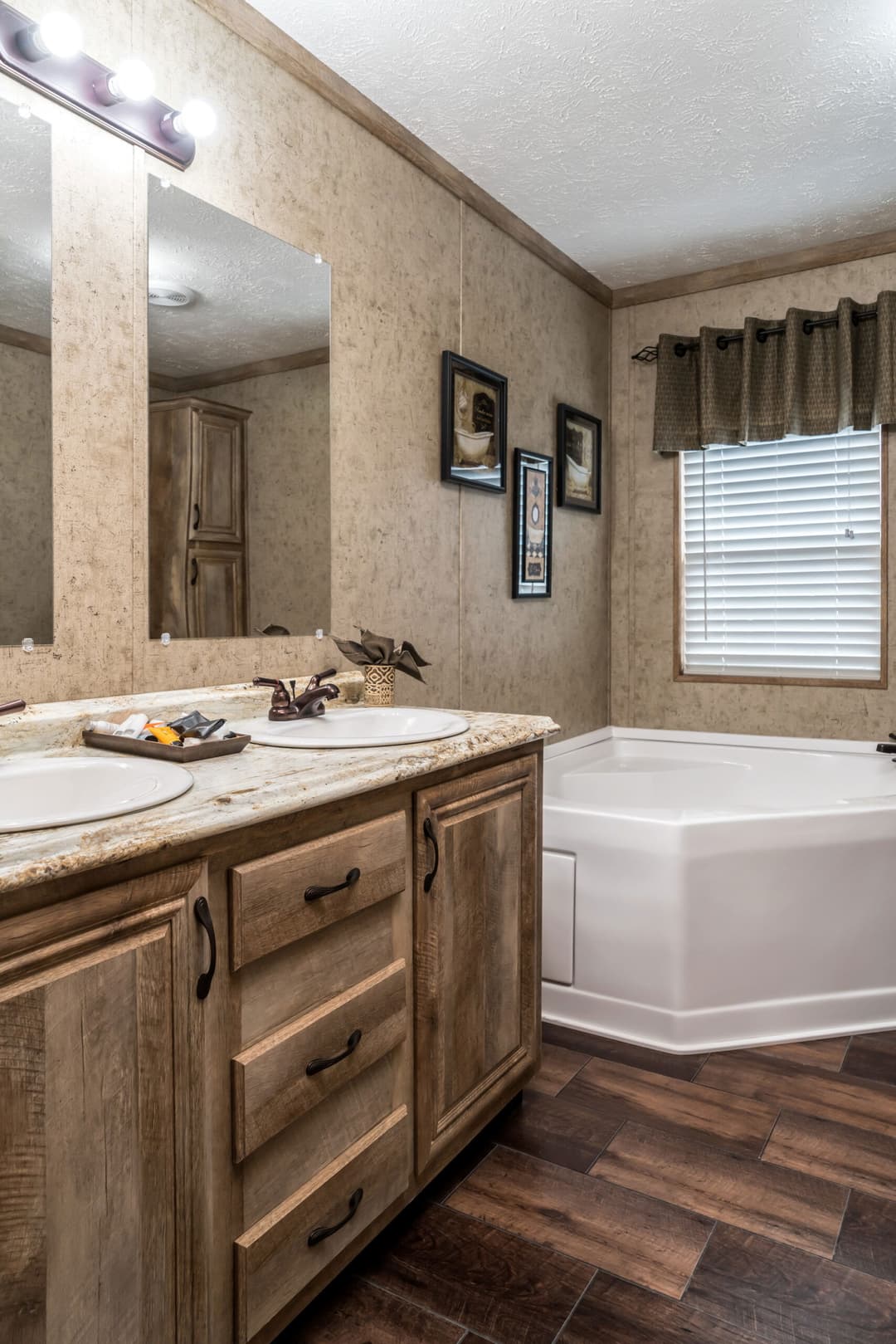 Md-30-32 bathroom home features