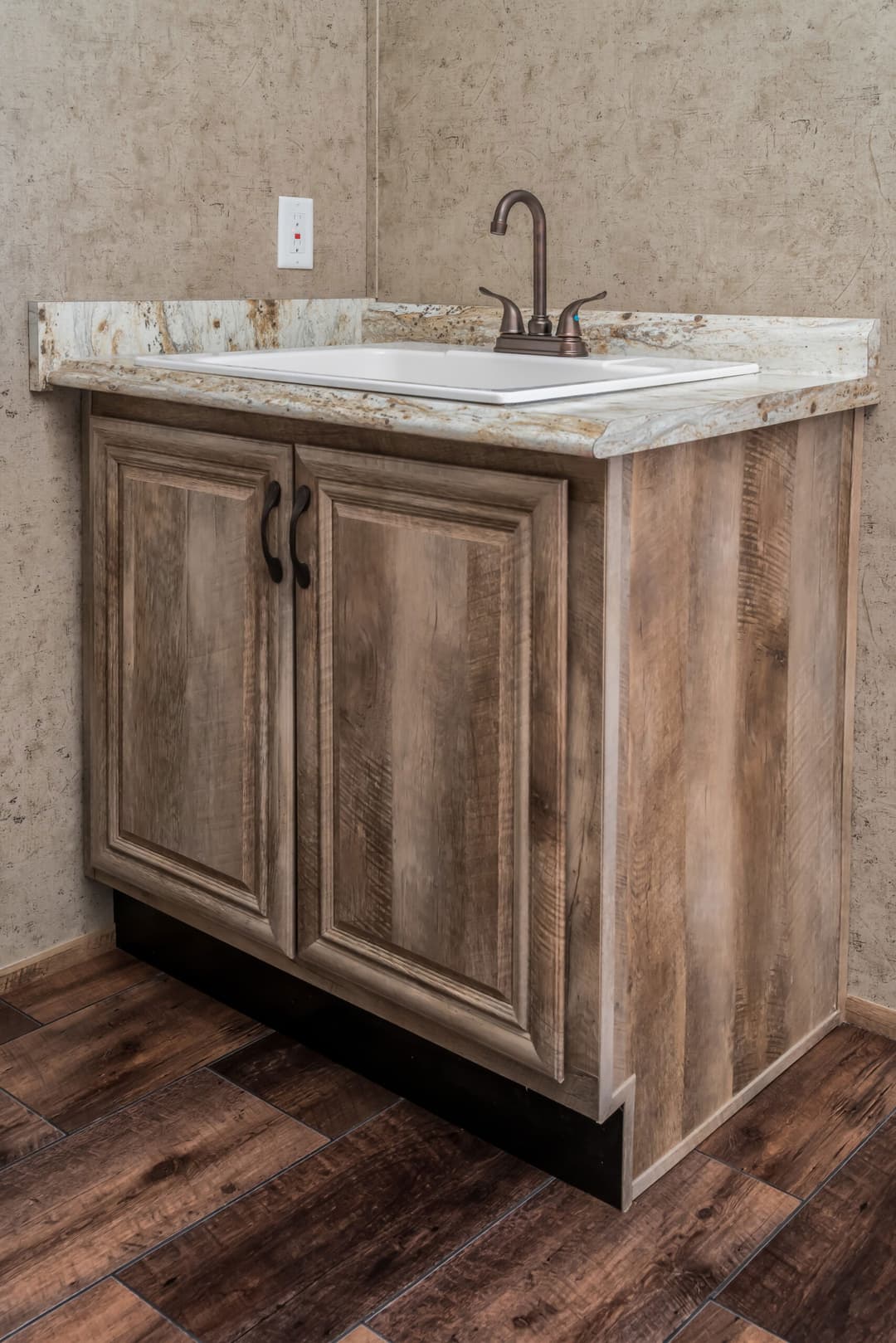Md-30-32 bathroom home features