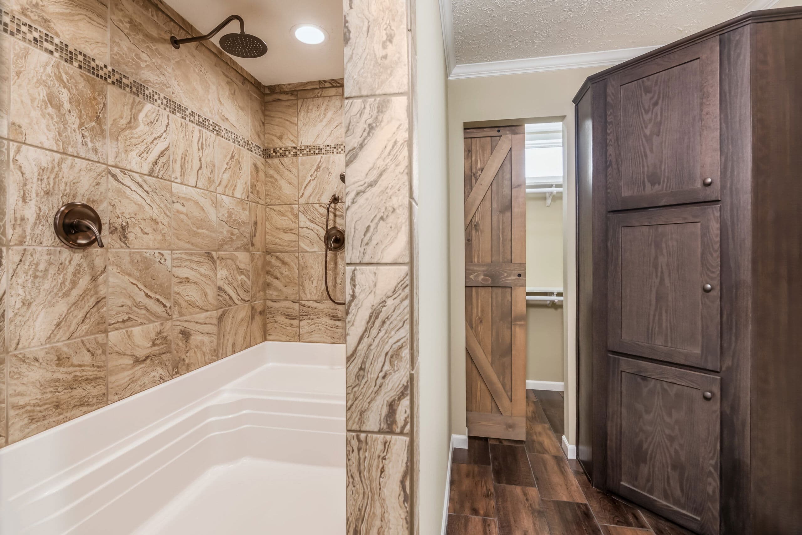 Kb-3241 bathroom home features