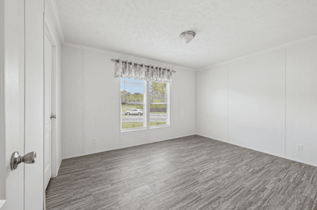 Md-62-32 bedroom home features