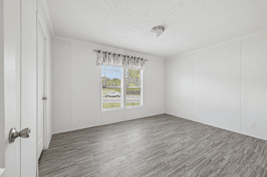Md-62-32 bedroom home features