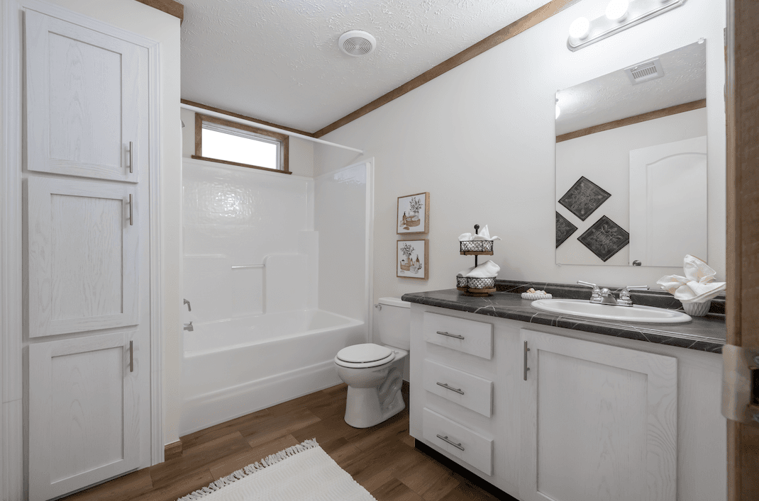 Md-61-32 bathroom home features