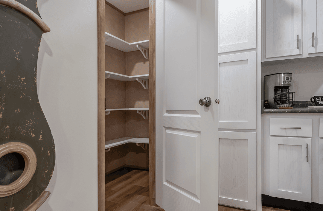 Md-61-32 interior home features