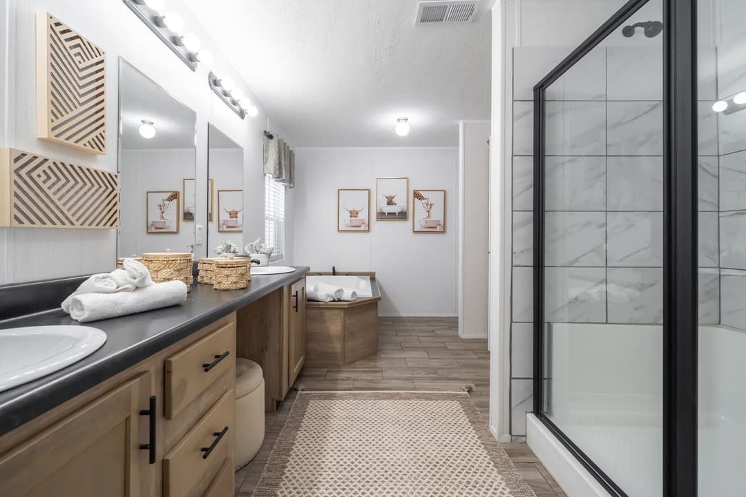 Md-56-32 bathroom home features