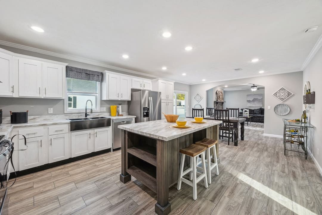 Md-43-32 stagecoach kitchen home features