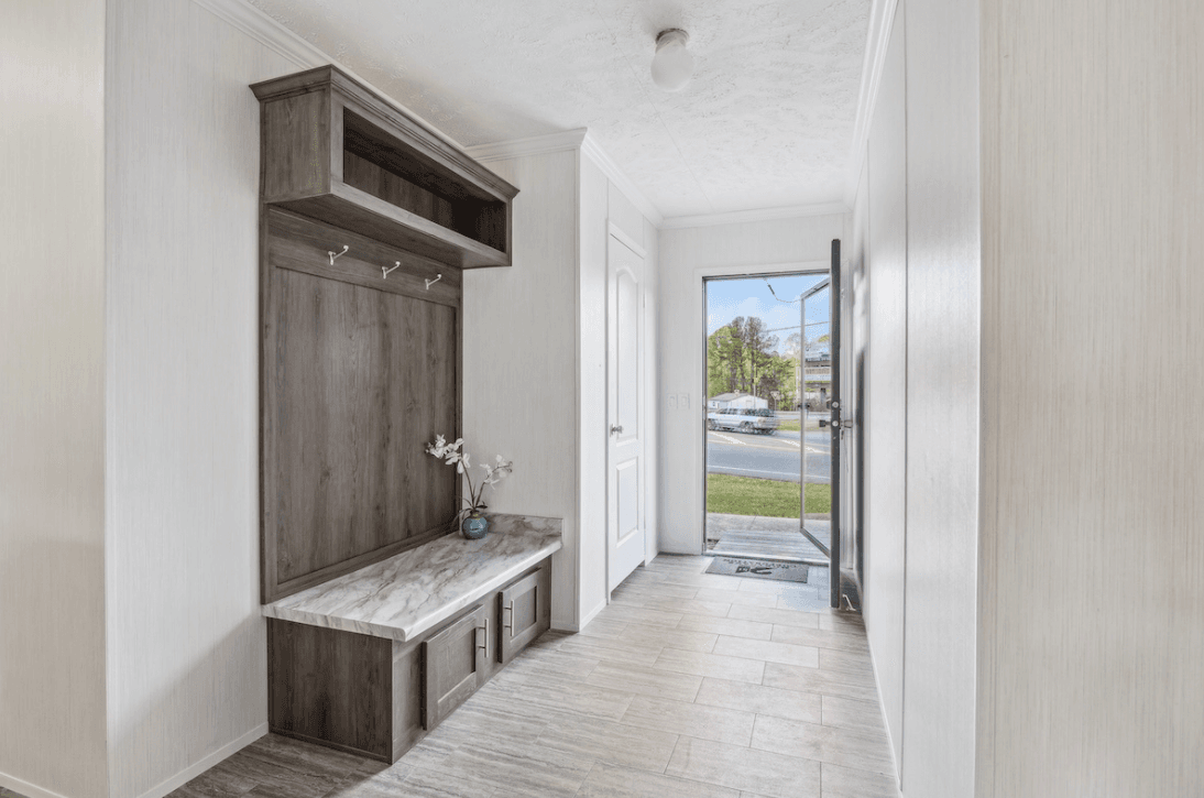 Md-62-32 interior home features