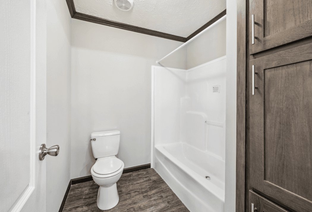 Md-32-76 bathroom home features