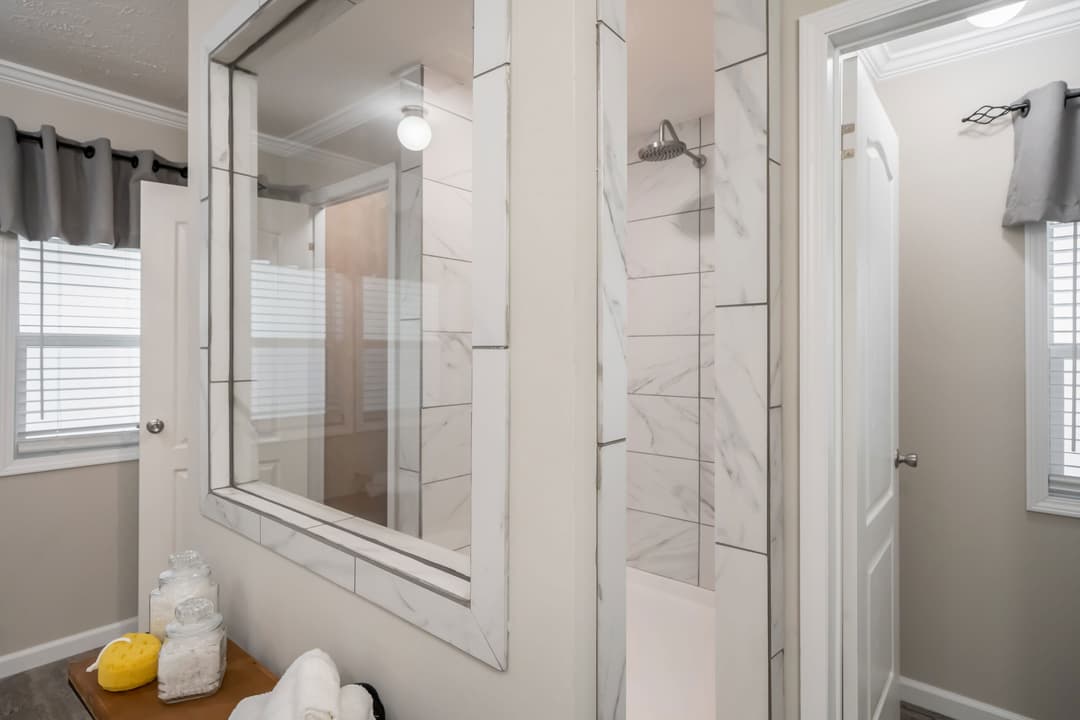 Md-54-32 bathroom home features