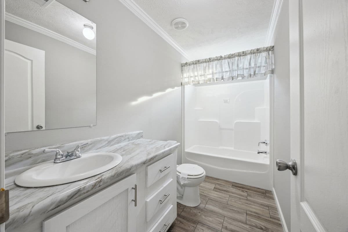 Md-43-32 stagecoach bathroom home features