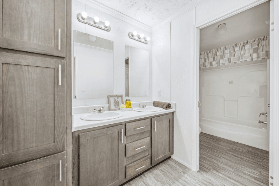 Md-62-32 bathroom home features