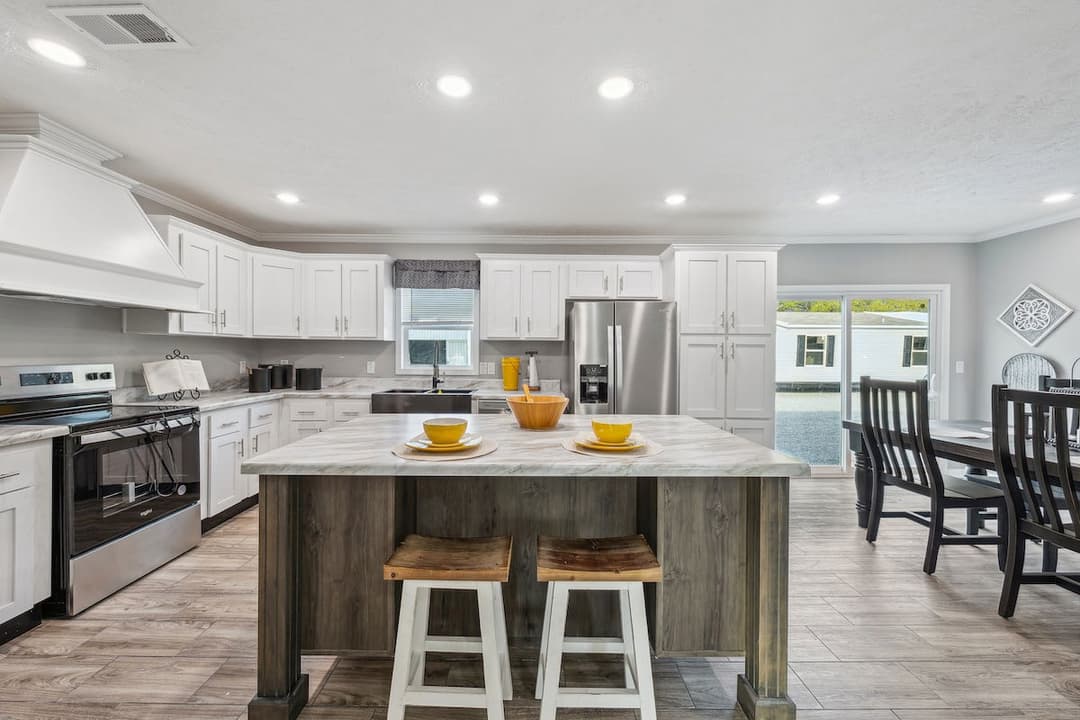 Md-43-32 stagecoach kitchen and hero home features
