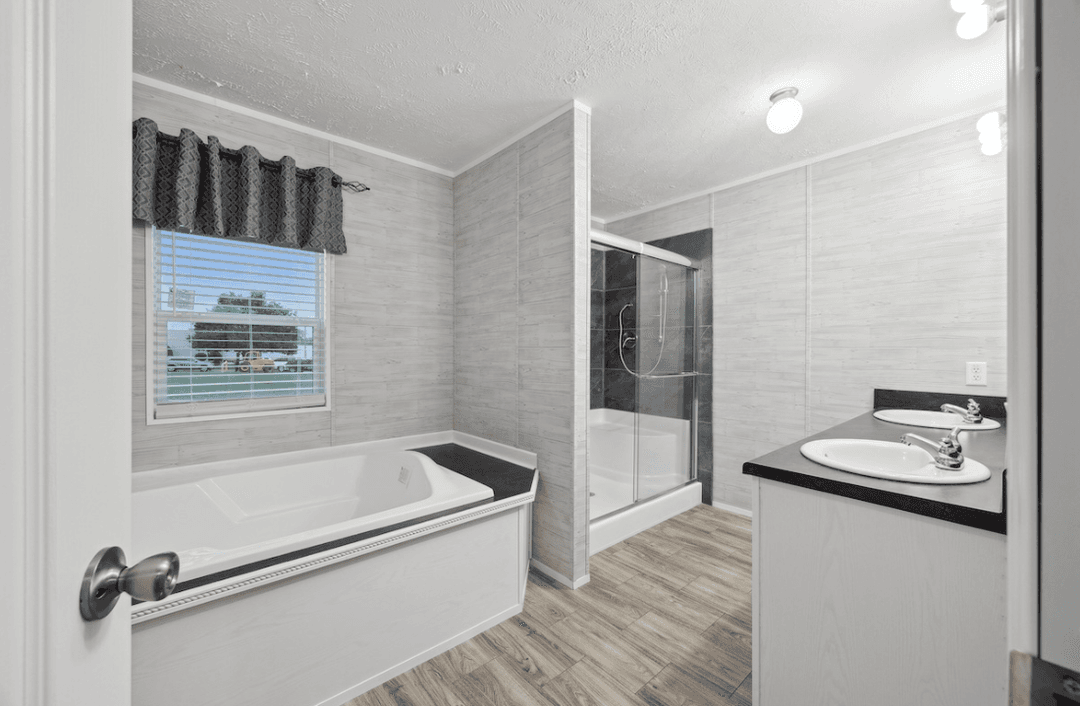 Md-116 bathroom home features