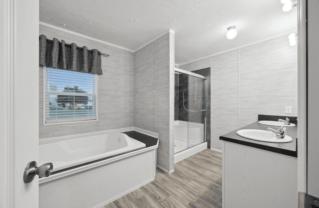 Md-116 bathroom home features