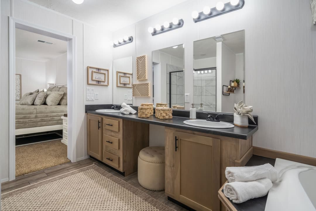 Md-56-32 bathroom home features