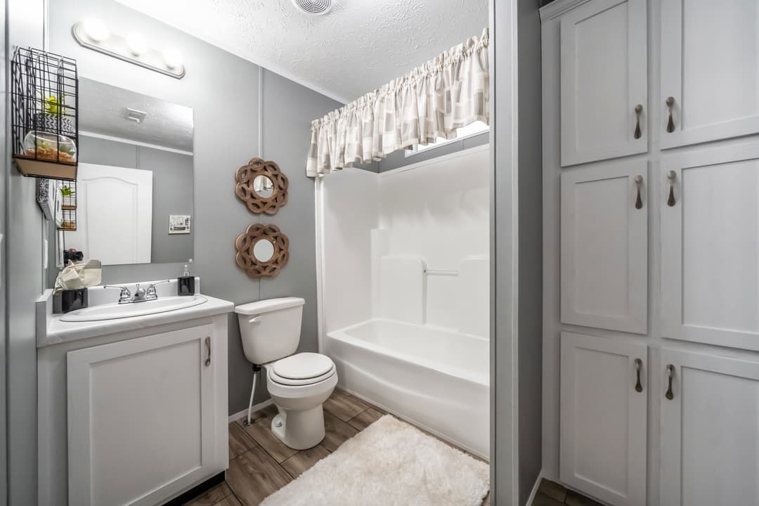 Md-50-32 bathroom home features