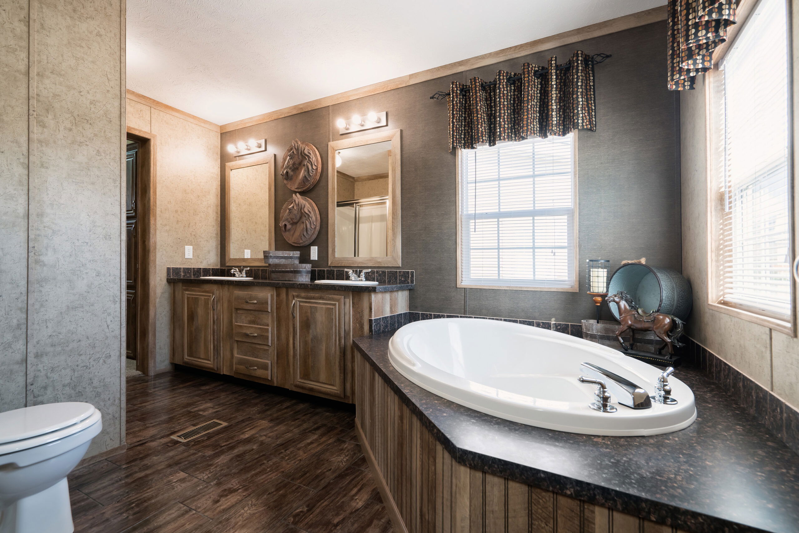 Md-26 bathroom home features