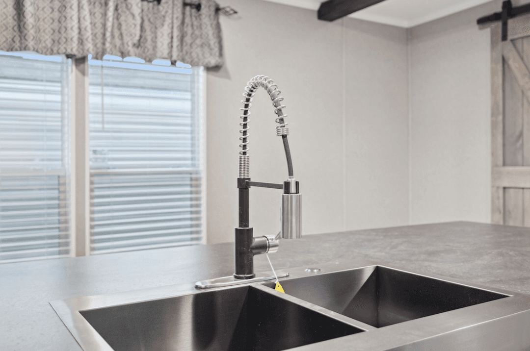 Md-116 kitchen home features