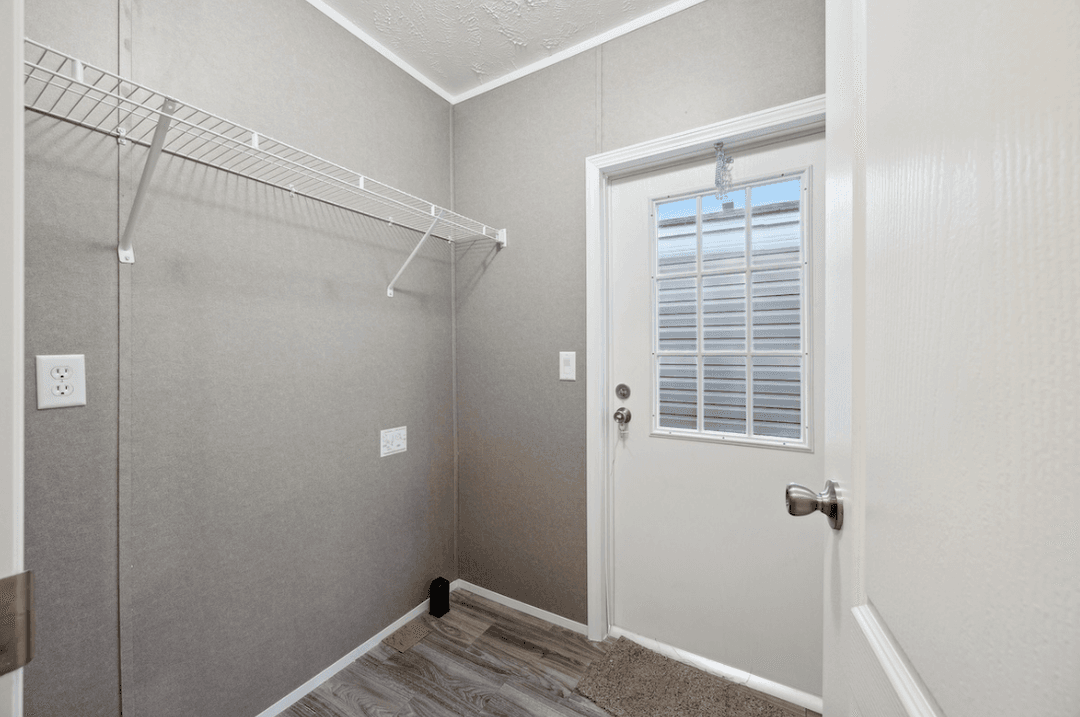 Md-116 interior home features