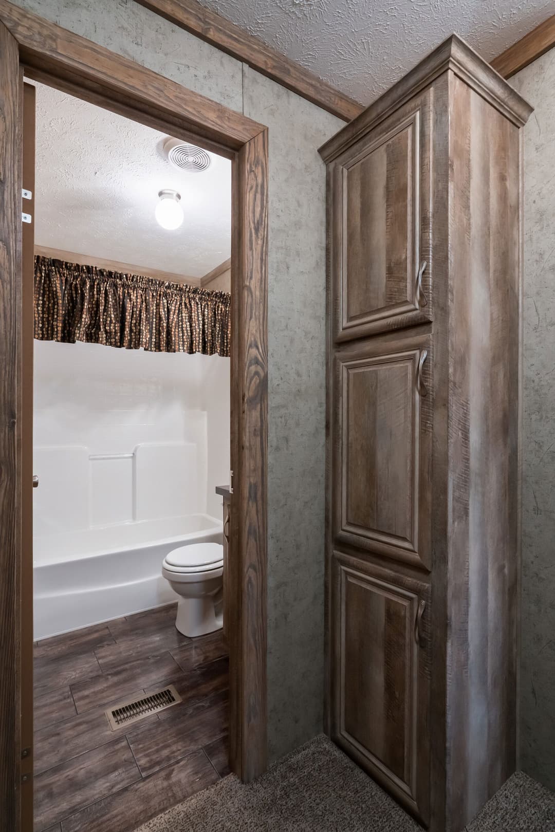 Md-26-32 bathroom home features