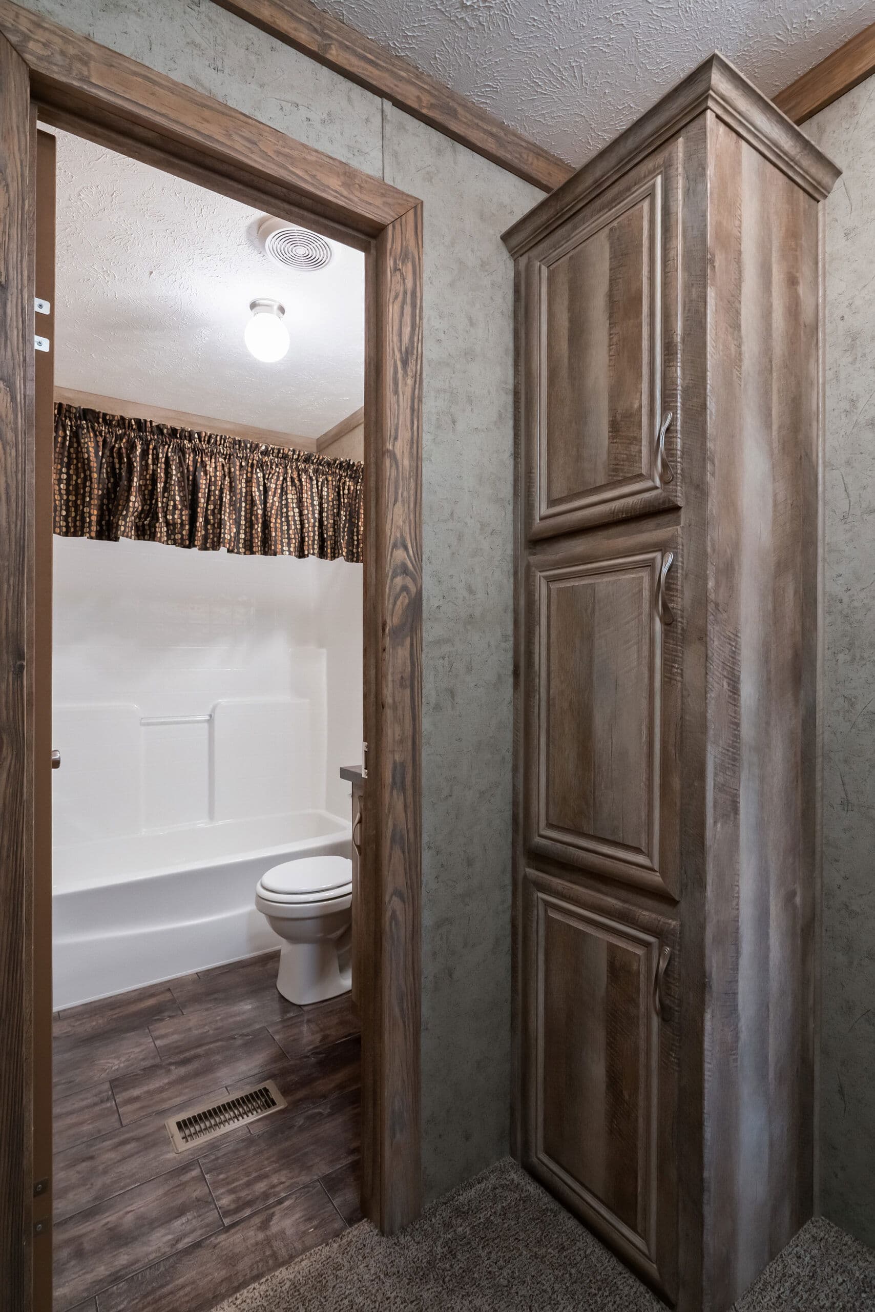 Md-26-32 bathroom home features